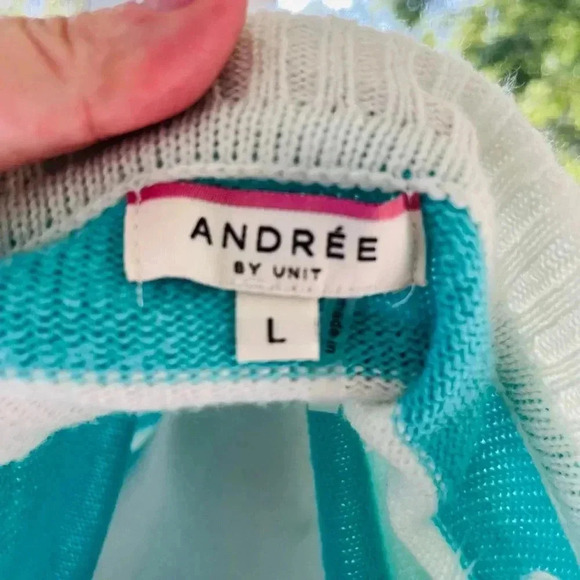 Andree by unit turquoise and white distressed sweater size large - Picture 4 of 6